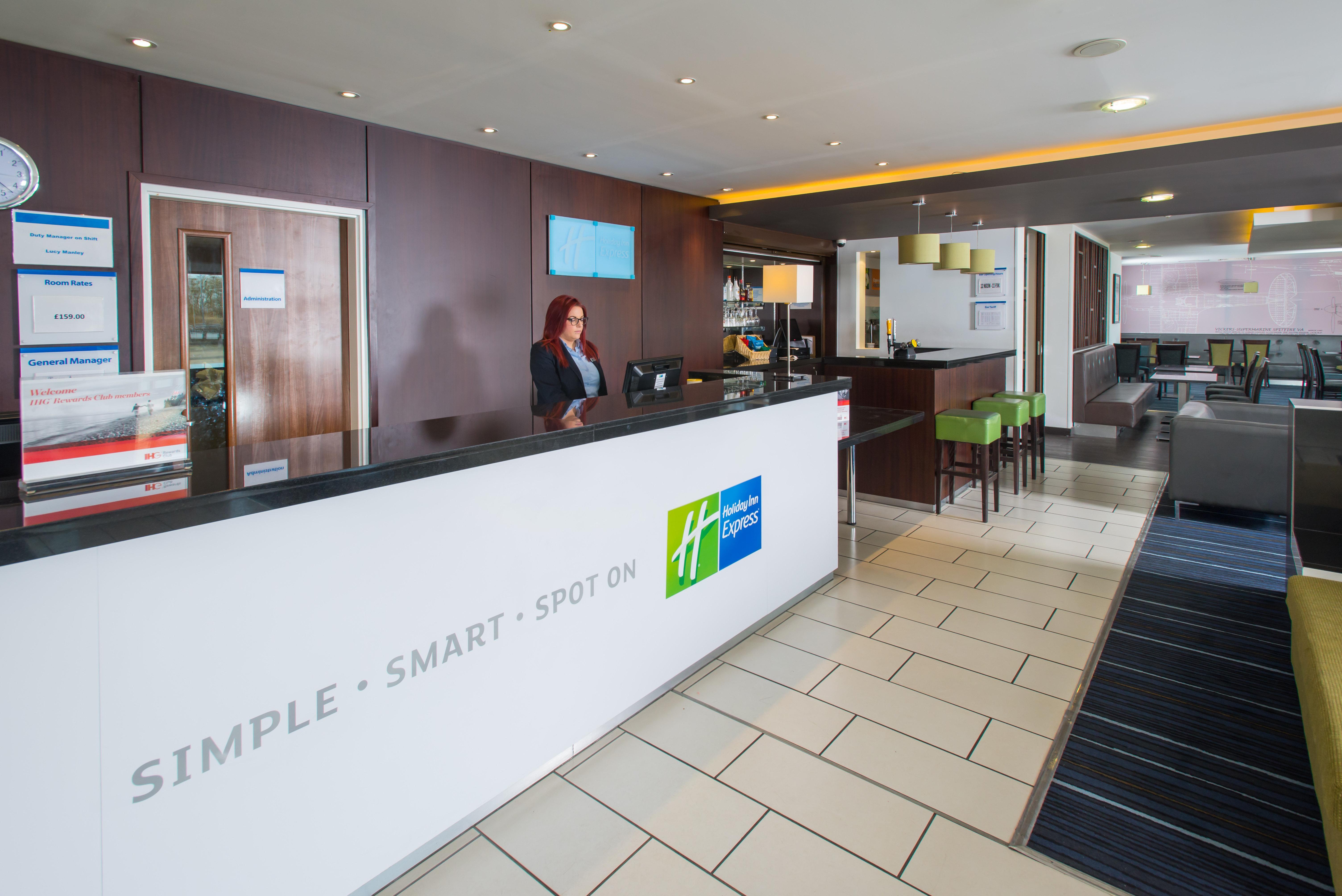 Holiday Inn Express Cambridge Duxford M11 Jct 10 By Ihg Εξωτερικό φωτογραφία