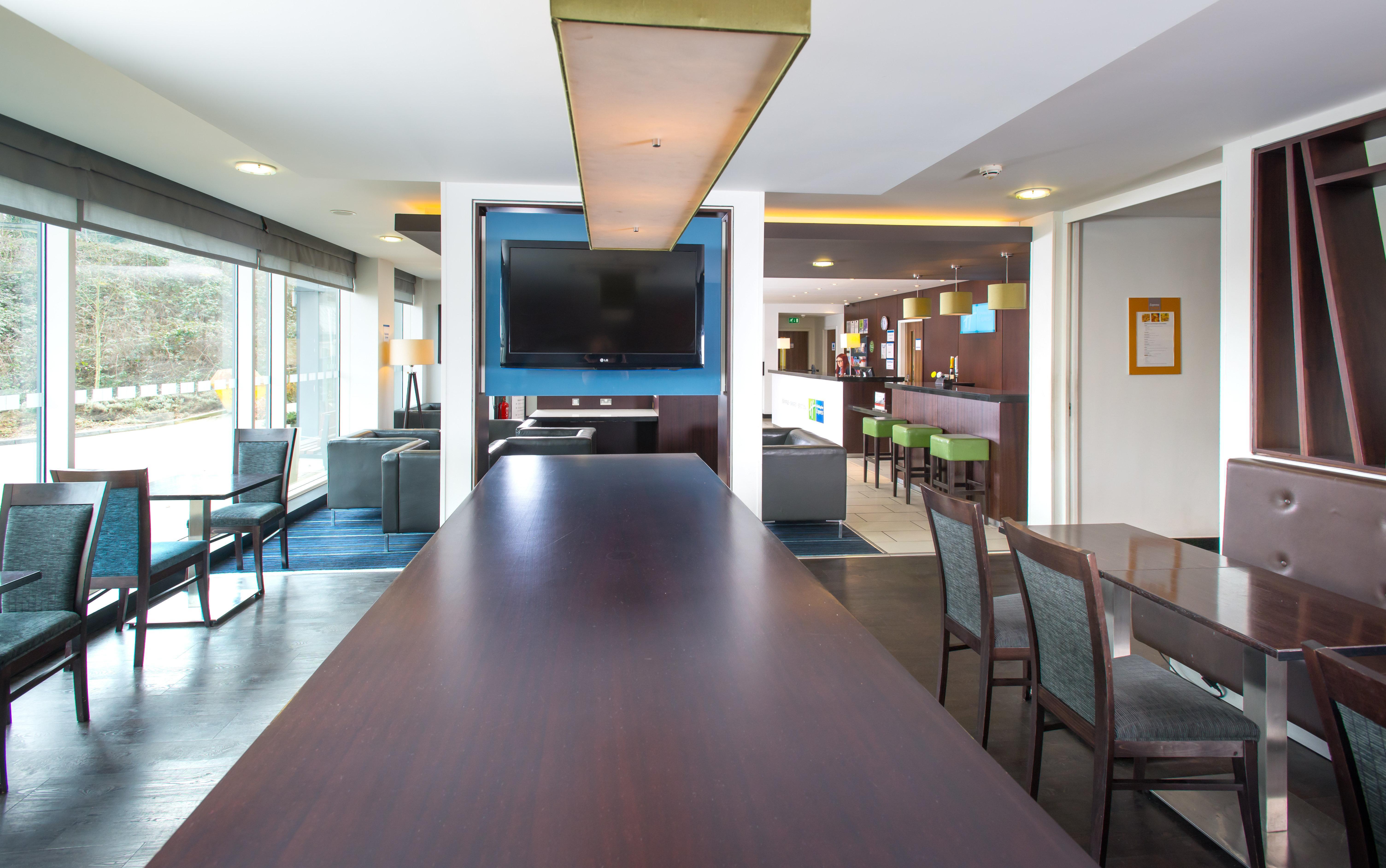 Holiday Inn Express Cambridge Duxford M11 Jct 10 By Ihg Εξωτερικό φωτογραφία