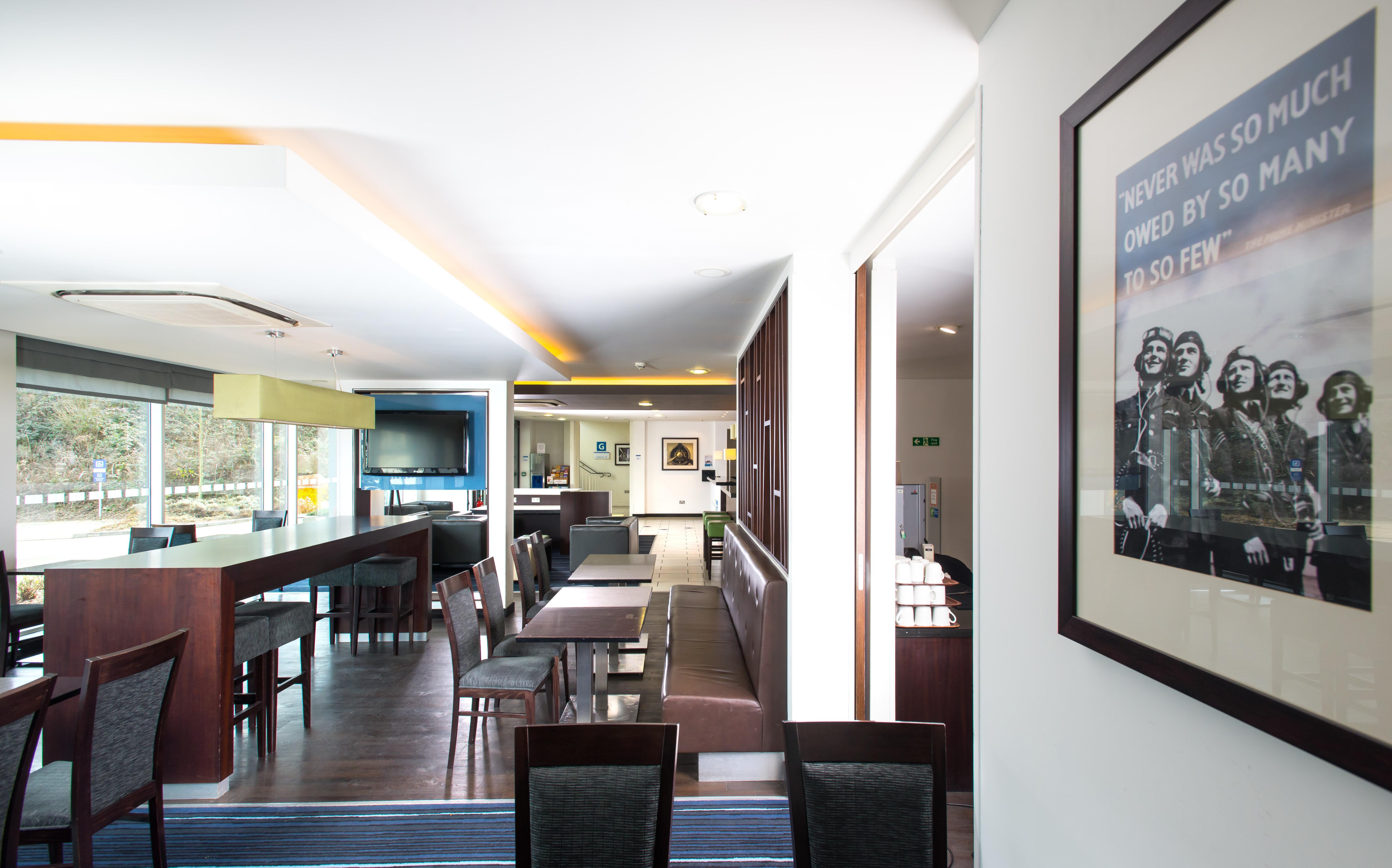 Holiday Inn Express Cambridge Duxford M11 Jct 10 By Ihg Εξωτερικό φωτογραφία