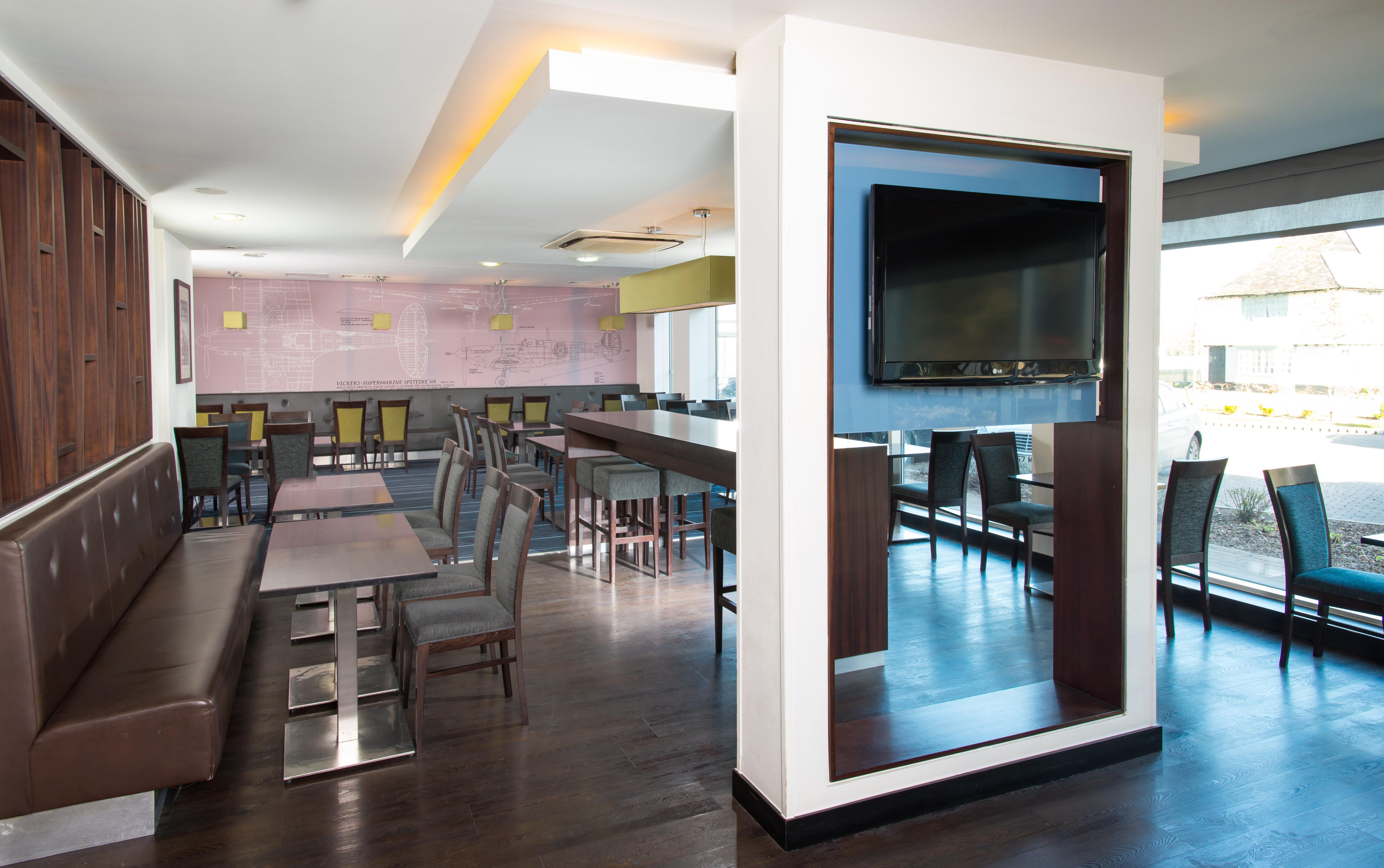 Holiday Inn Express Cambridge Duxford M11 Jct 10 By Ihg Εξωτερικό φωτογραφία