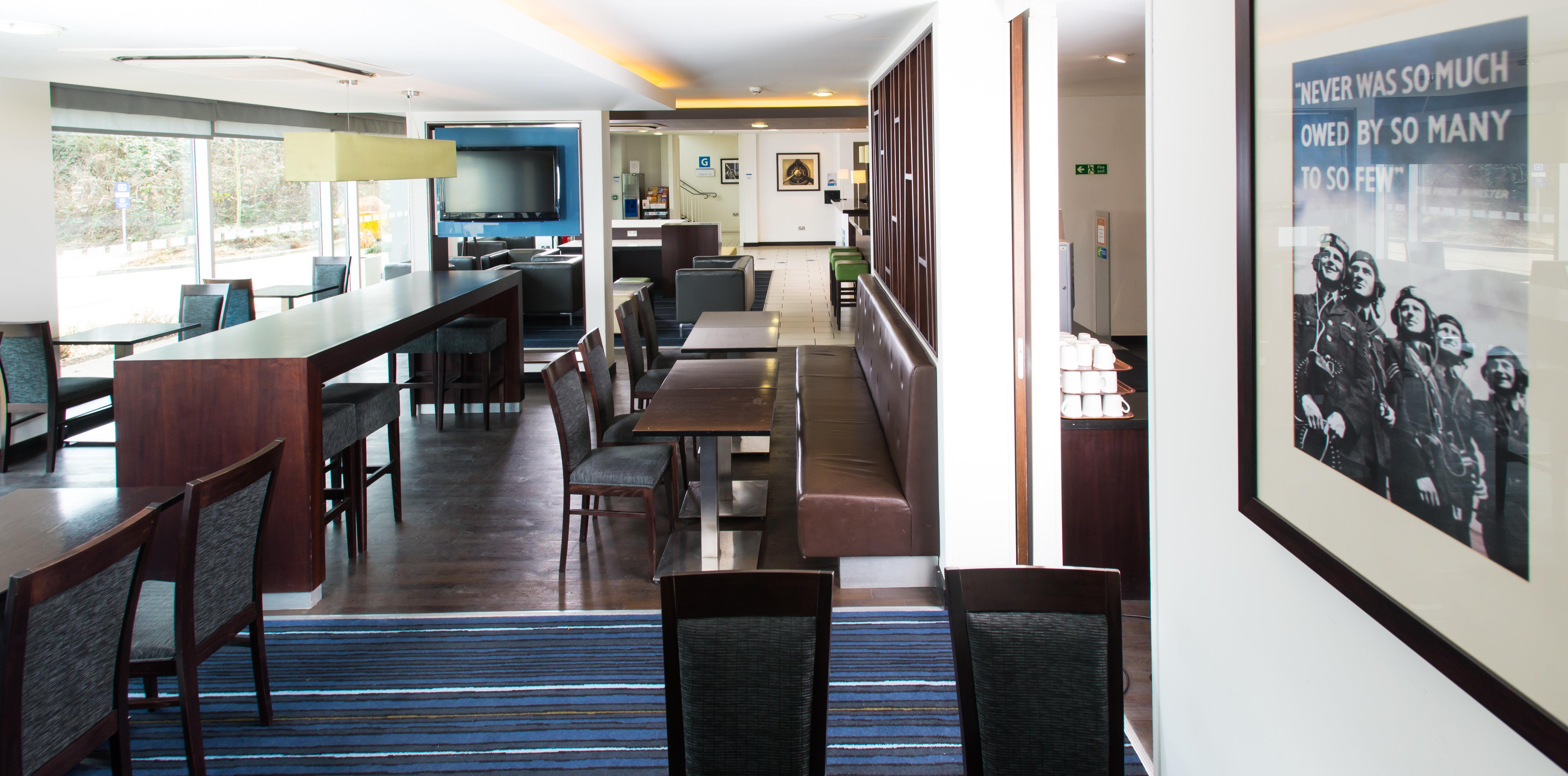 Holiday Inn Express Cambridge Duxford M11 Jct 10 By Ihg Εξωτερικό φωτογραφία