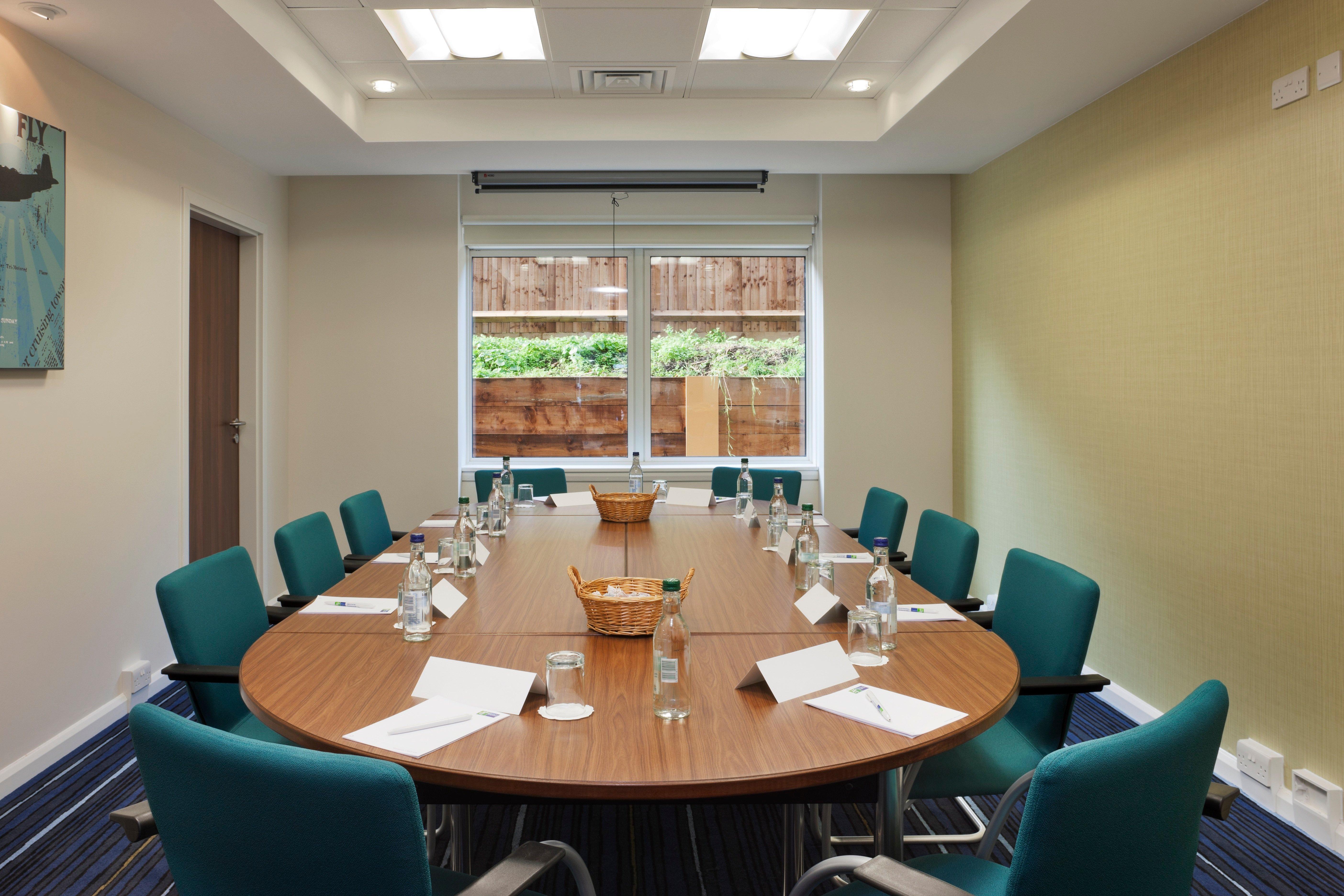 Holiday Inn Express Cambridge Duxford M11 Jct 10 By Ihg Εξωτερικό φωτογραφία