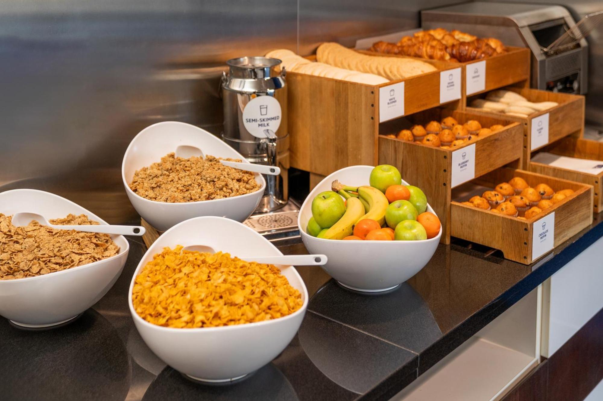 Holiday Inn Express Cambridge Duxford M11 Jct 10 By Ihg Εξωτερικό φωτογραφία