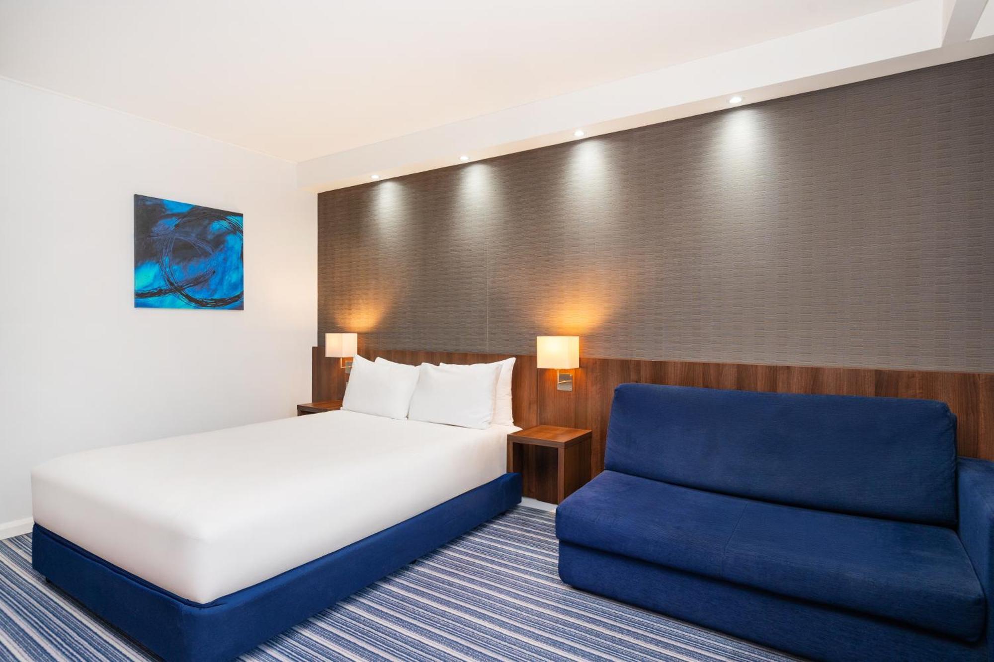 Holiday Inn Express Cambridge Duxford M11 Jct 10 By Ihg Εξωτερικό φωτογραφία