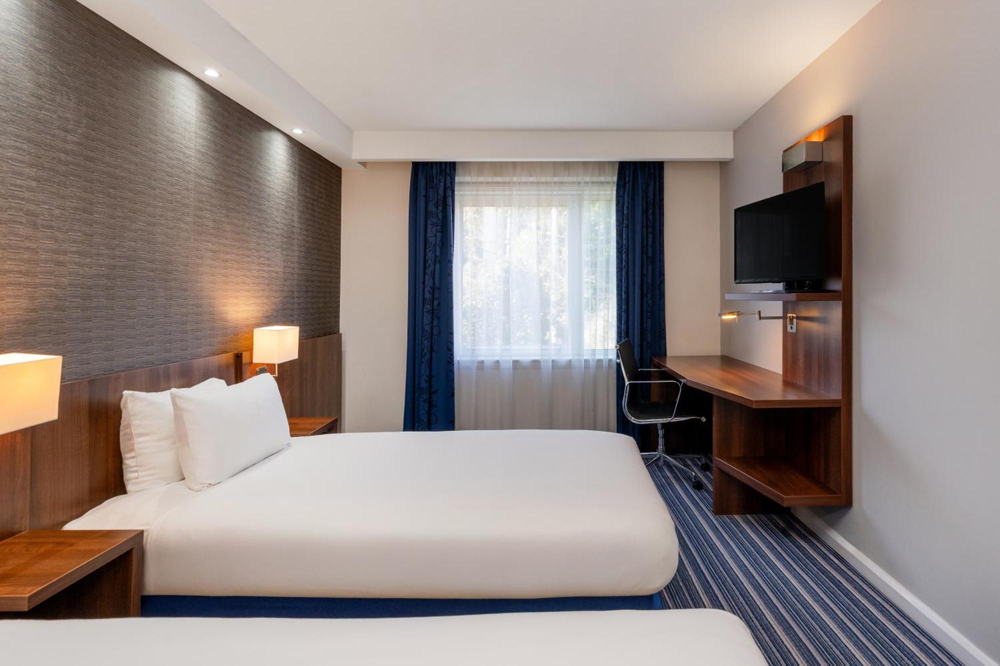 Holiday Inn Express Cambridge Duxford M11 Jct 10 By Ihg Εξωτερικό φωτογραφία
