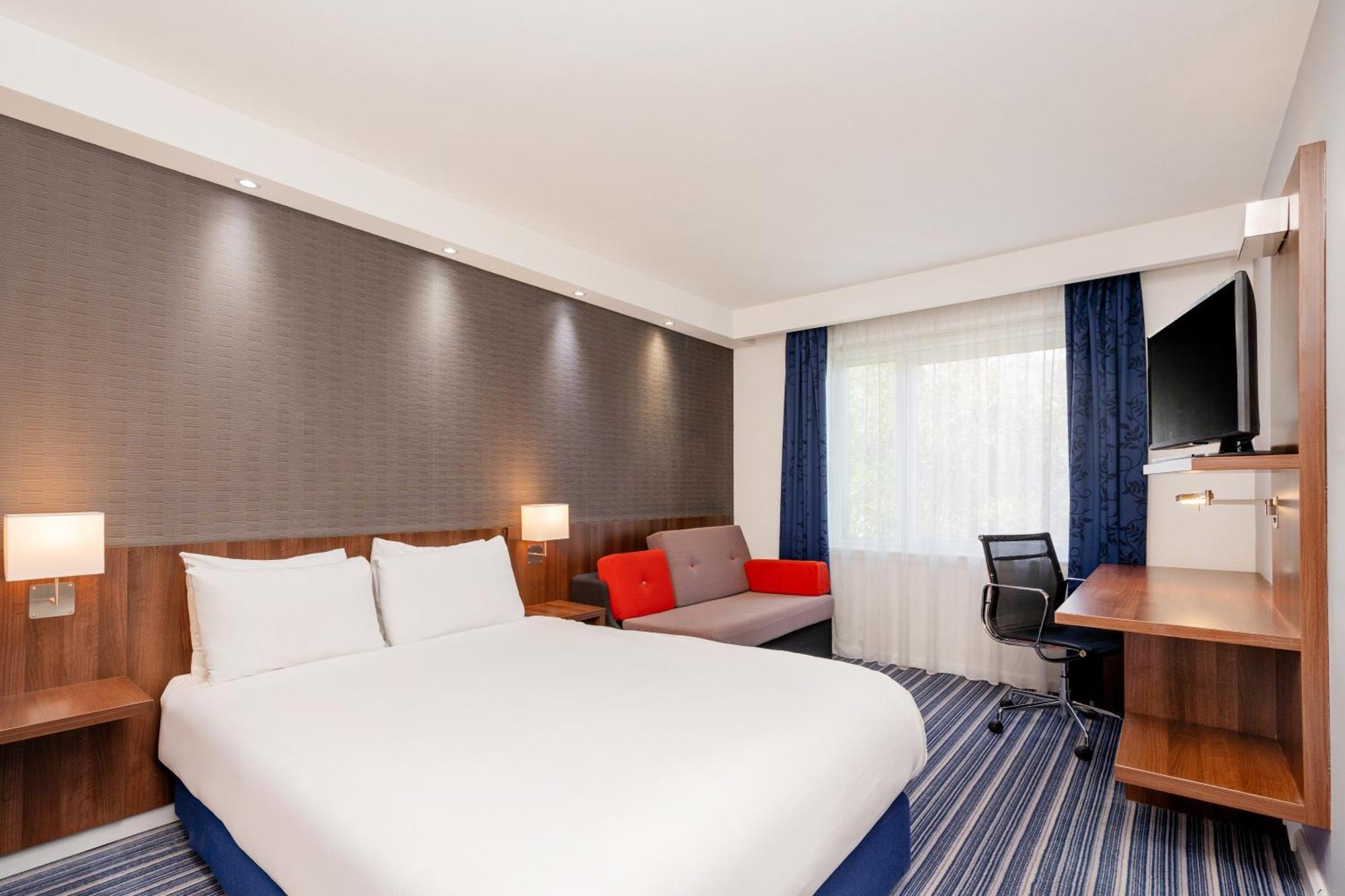 Holiday Inn Express Cambridge Duxford M11 Jct 10 By Ihg Εξωτερικό φωτογραφία