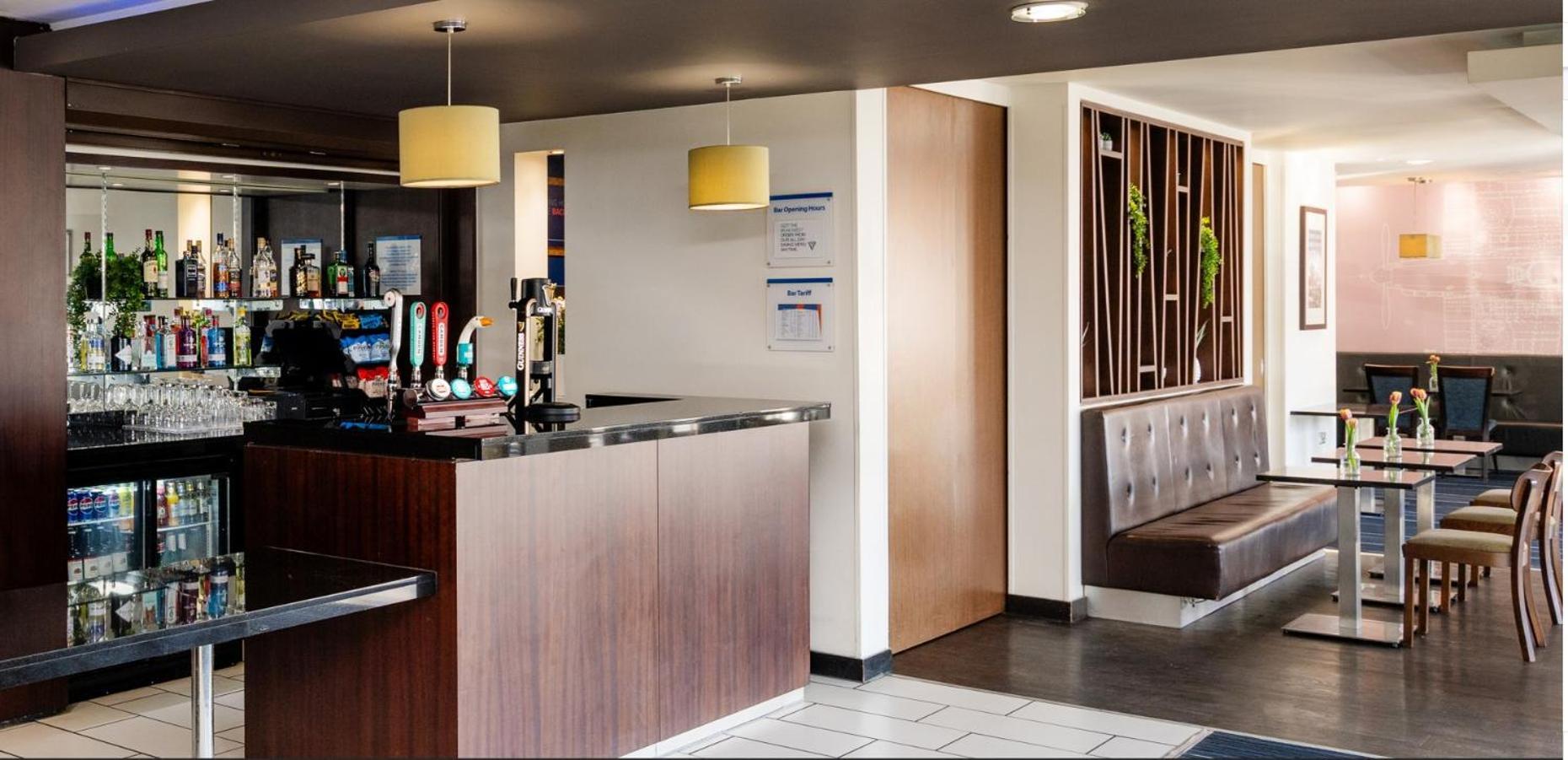 Holiday Inn Express Cambridge Duxford M11 Jct 10 By Ihg Εξωτερικό φωτογραφία