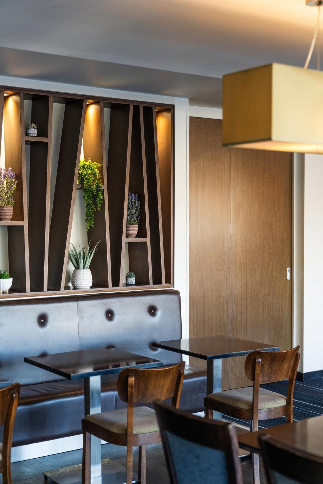 Holiday Inn Express Cambridge Duxford M11 Jct 10 By Ihg Εξωτερικό φωτογραφία