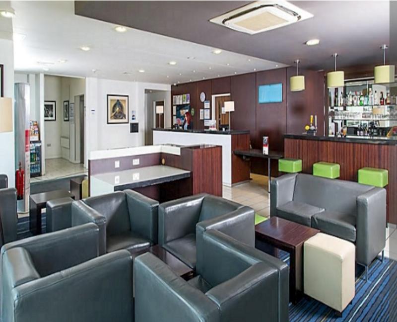 Holiday Inn Express Cambridge Duxford M11 Jct 10 By Ihg Εξωτερικό φωτογραφία